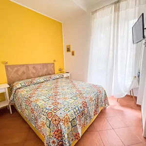 Giallo Naples